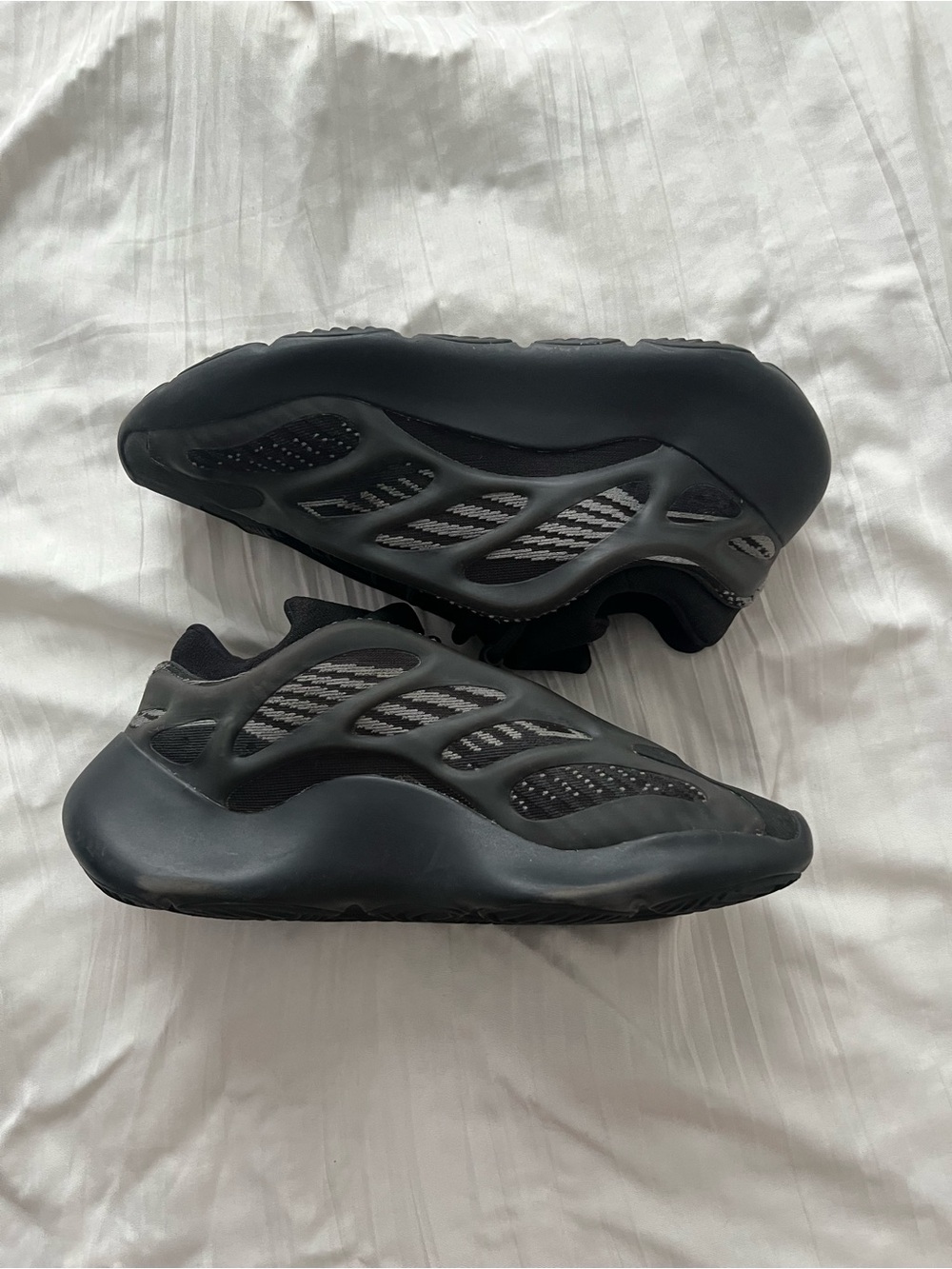 lilluxe_boutique Yeezy 700 v3 DARK GLOW.!!